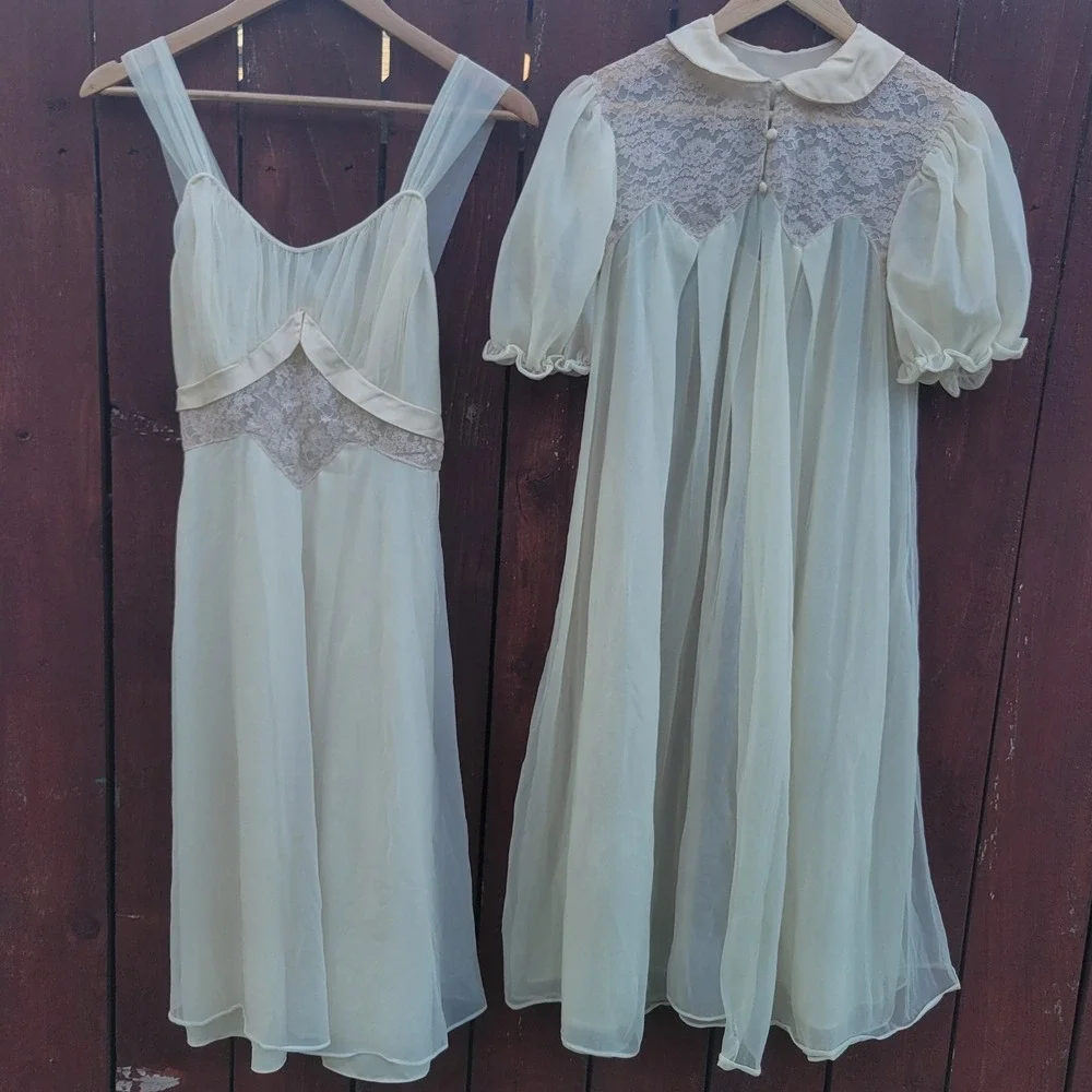 Vintage Seamprufe Peignoir Robe & Nightgown Set Ivory Chiffon Lace Detail Sz 34